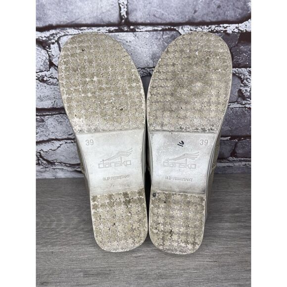 Dansko Volley Vegan Tan Beige Khaki Canvas Non Slip Clogs Women Sz 39EU/8.5M US - Picture 10 of 16